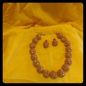 Decorative irresdesant ball Necklace.